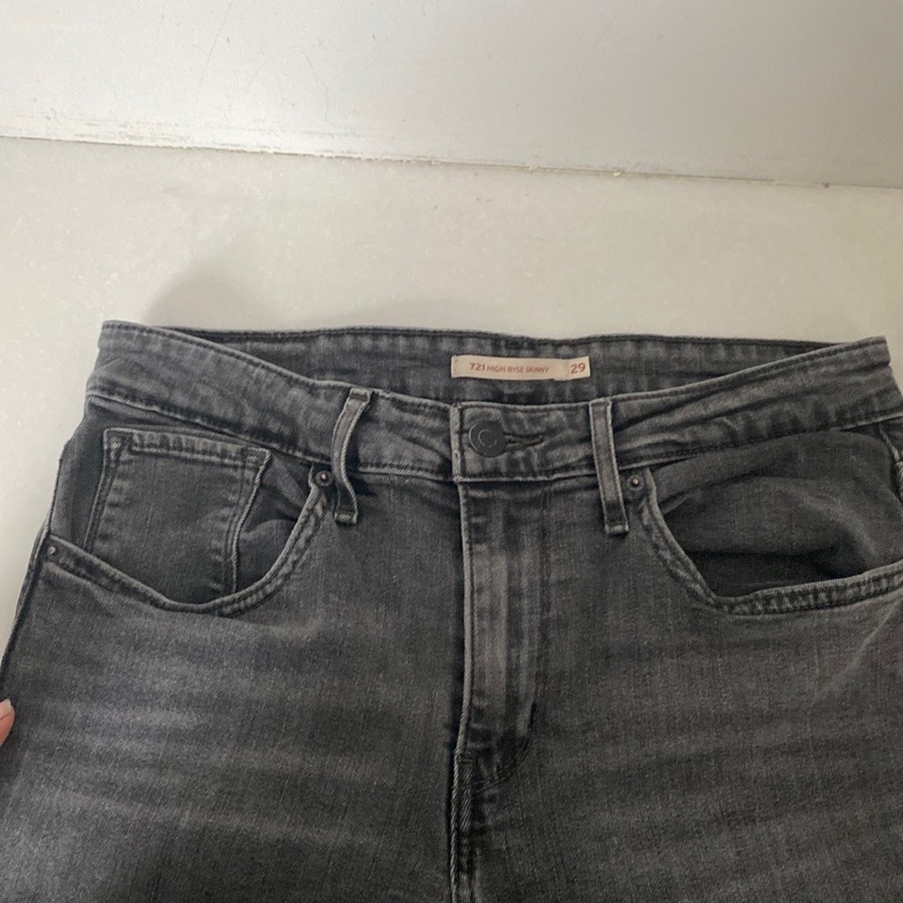Levi's 721 Soft Black High Rise
Skinny Jeans size 29